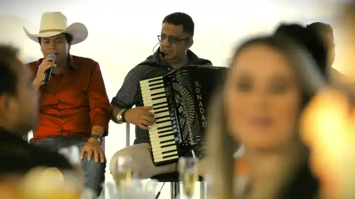 Dei Um Cheiro Na Vizinha (Ao Vivo)