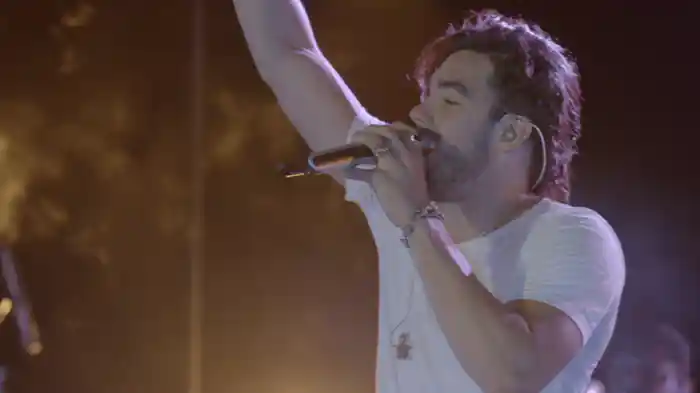 Vai Brincando De Amar (Ao Vivo)