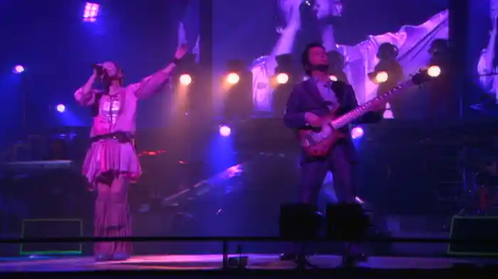 どうぞよろしく (Live from DIAMOND15 TOUR 2005)