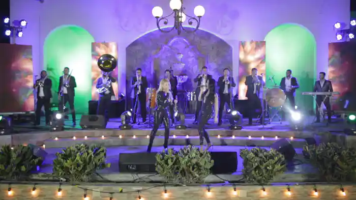 Popurrí: Las Chicas Malas/Castígame (En Vivo)