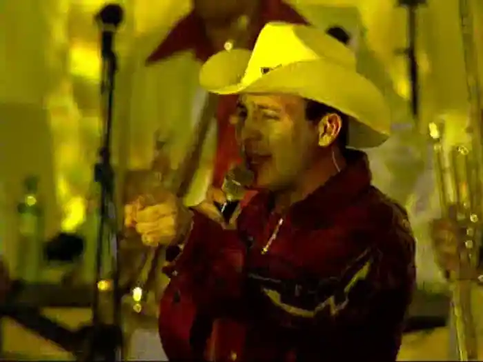 Y Se Parece A Ti (En Vivo)