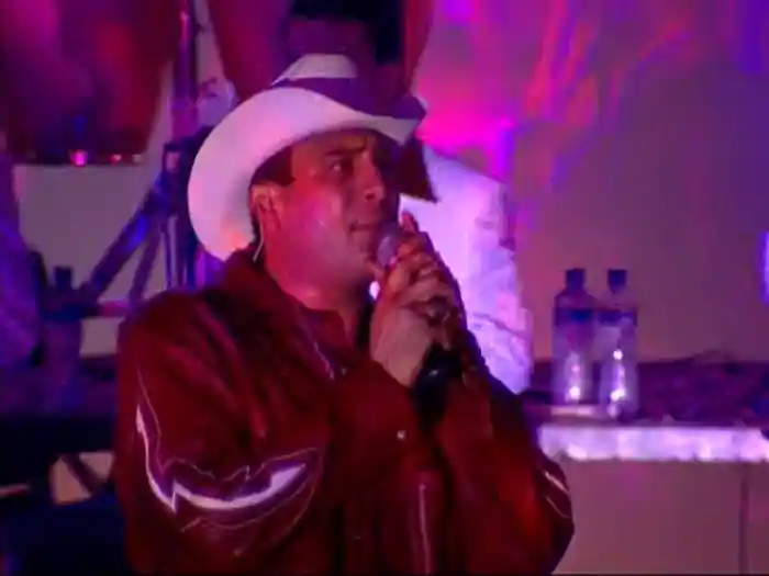 Vete Con Él (En Vivo)