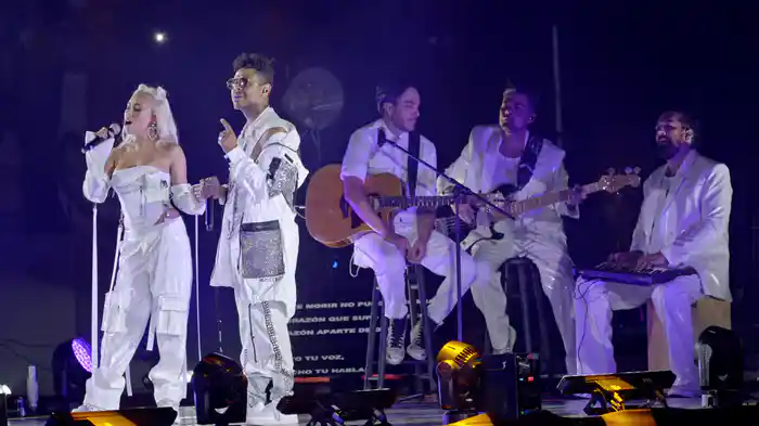 El Tiempo De Ti / Tocando Fondo (En Vivo)