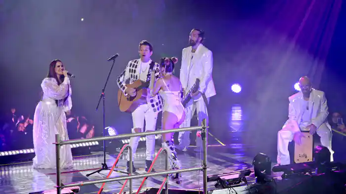 Por Besarte (En Vivo)