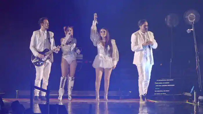 Sólo Quédate En Silencio (En Vivo)