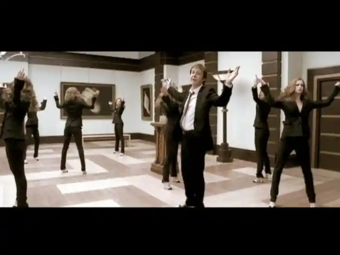 エヴァー・プレゼント・パスト