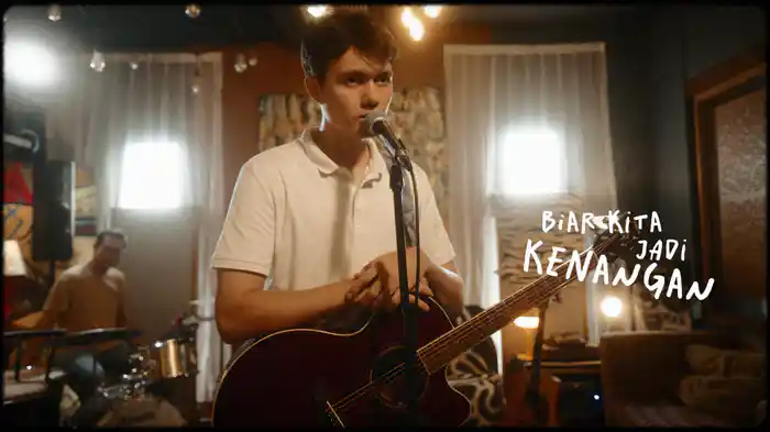 Biar Kita Jadi Kenangan (Lyric Video)