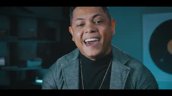 Por você eu bebo o mar de canudinho