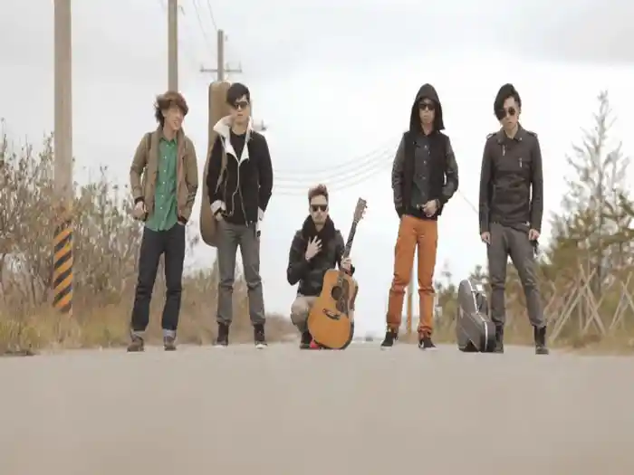 EP2: On The Road - Xin Nian Pian (Subtitle)