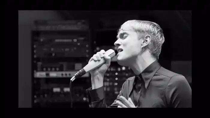 Look Like Lovers (Hyena Studio Session / Acoustic Version)