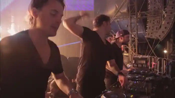 Greyhound (Live from Miami)