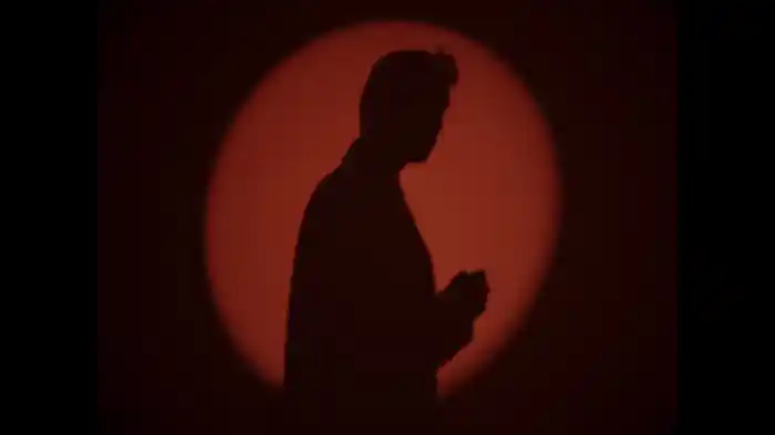 NEM MAIS UM (Visualizer)