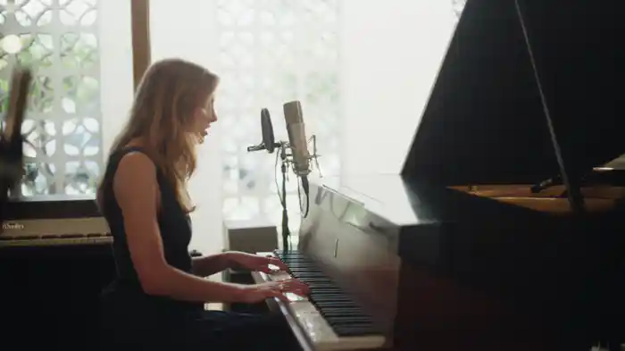 Fool's Gold (Live Performance)