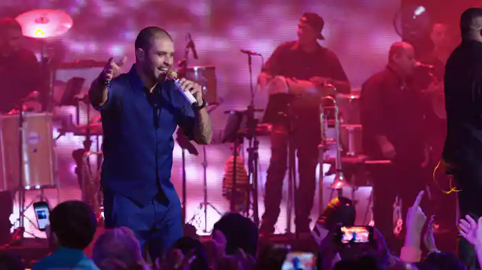 Faixa Amarela / Brincadeira Tem Hora / Cabelo Pixaim (Ao Vivo)