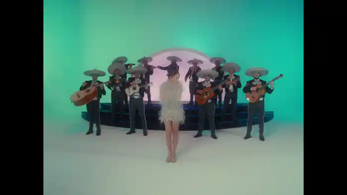 Almohada (Visual Con Letra)