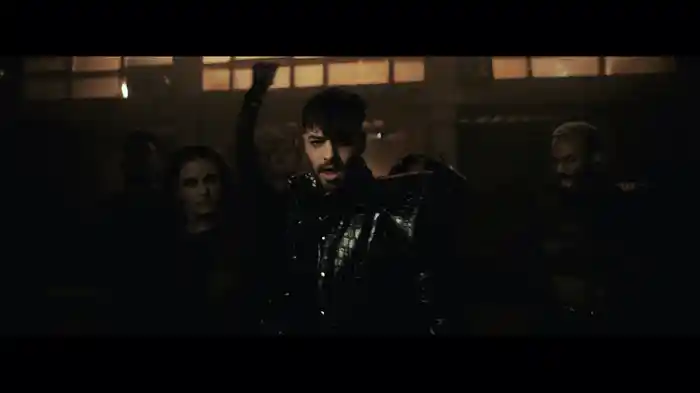 Bailando En La Oscuridad