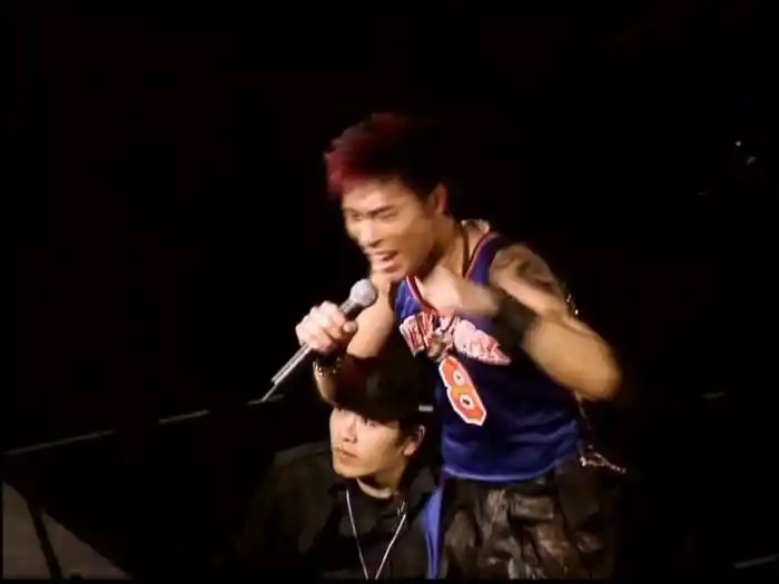 Medley: 唯獨你是不可取替 / 想說 / 真心真意 / 心血 / 男人最痛 / 其實你心裡有沒有我 ('02 Live)