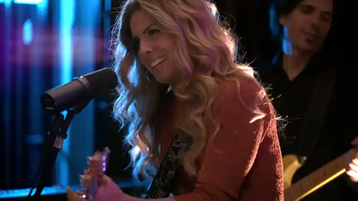 Más De Lo Que Ves (En Directo En MG Studios)