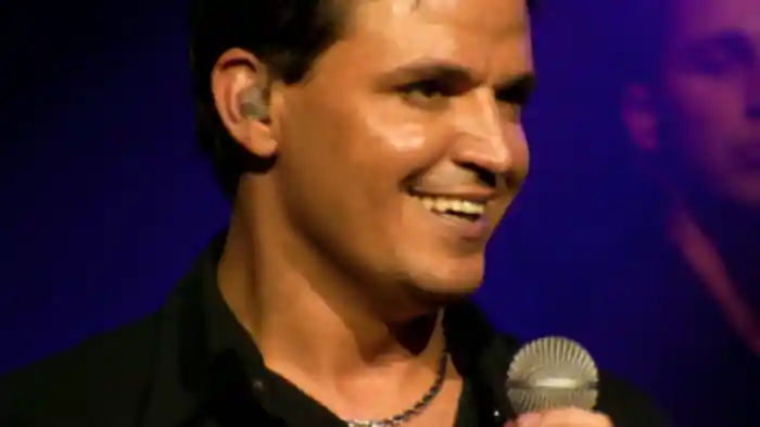 Eu Sou Desejo, Você É Paixão (Right Here Waiting For You) (Ao Vivo)