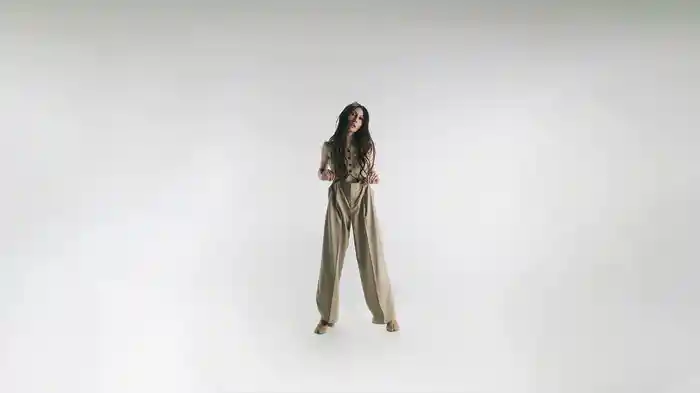 Mientras el Mundo se Acaba (Lyric Video)