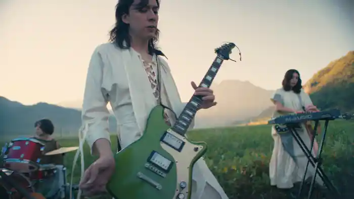 COLORES ANTIGUOS, DE ESTE SUEÑO NO ME DESPIERTO (Performance)