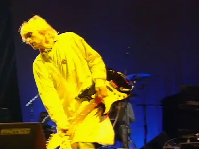 Love Buzz (1992/Live at Reading)