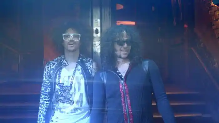 シャンパン・シャワーズ feat．ナタリア・キルズ