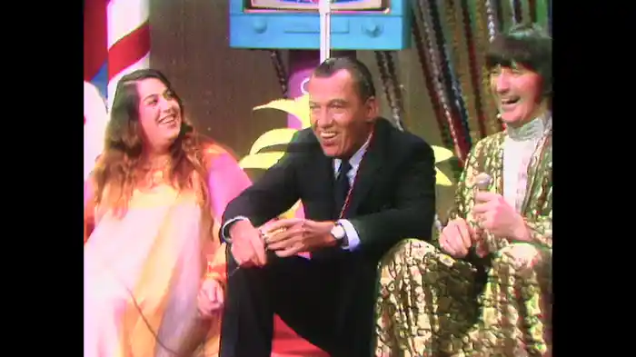 Ed Chats With The Mamas & The Papas Before A Performance (Live On The Ed Sullivan Show, September 24,1967)