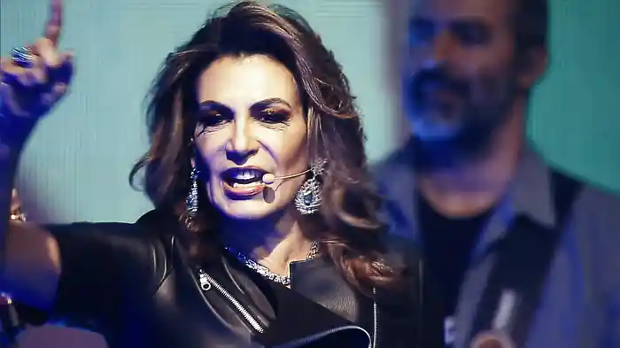 Só Ele É (Ao Vivo Em São Paulo / 2018)