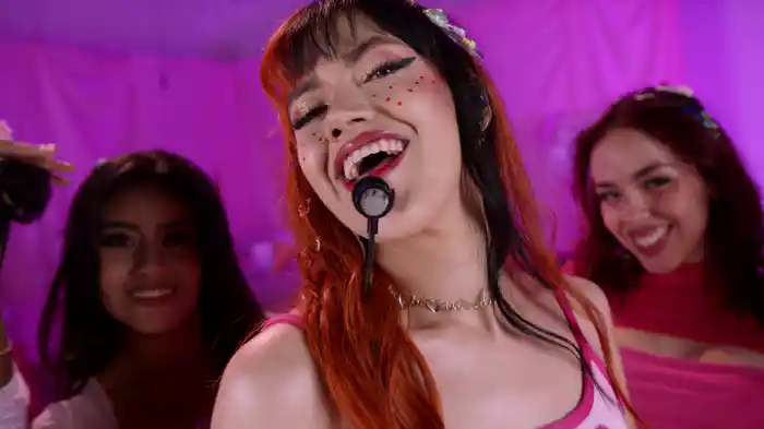 GUAPA Y SOLTERA (LIVE)