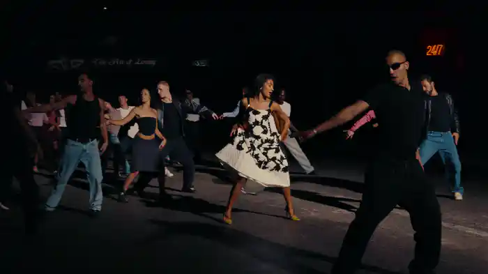 So Easy (To Fall In Love) (Behind The Scenes)