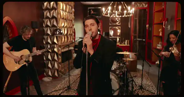 Scarlet Lonesome (Performance)