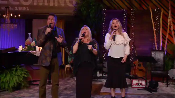 He Looked Beyond My Fault (Live)