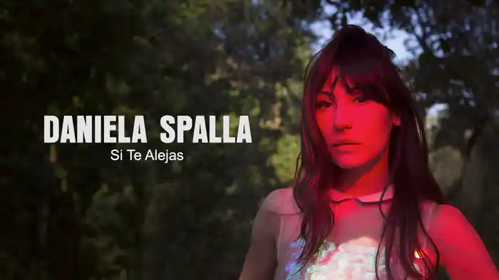 Si Te Alejas (Lyric Video)