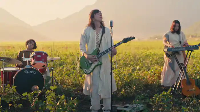 HAY EN EL SOL LUCES DE TI, SI ALGUNA VEZ BUSCAS AMOR, CIENCIA EXTRAÑA (Performance)