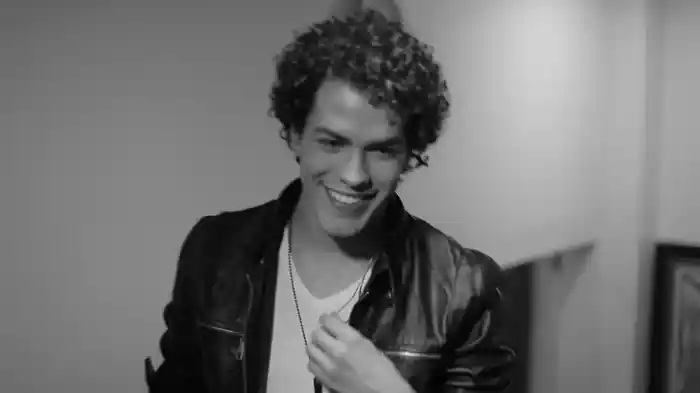 Você Merece Mais (Tu Mereces Mas)