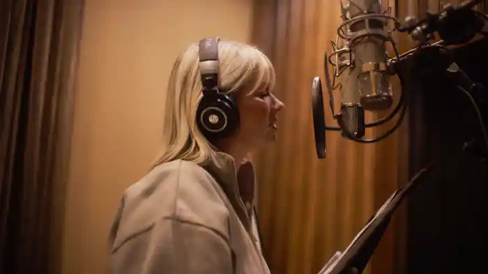 Hark! The Herald Angels Sing (A Look Inside The Studio)