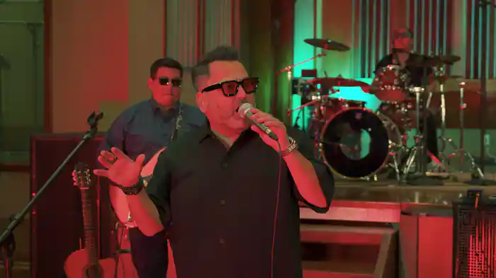 A La Mujer Que Tanto Amé (En Vivo)