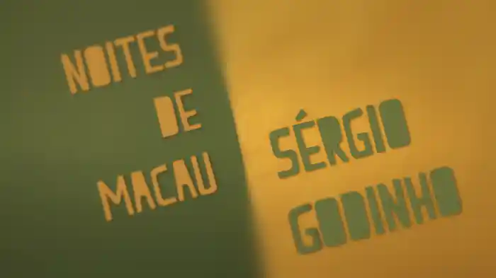 Noites De Macau (Lyric Video)