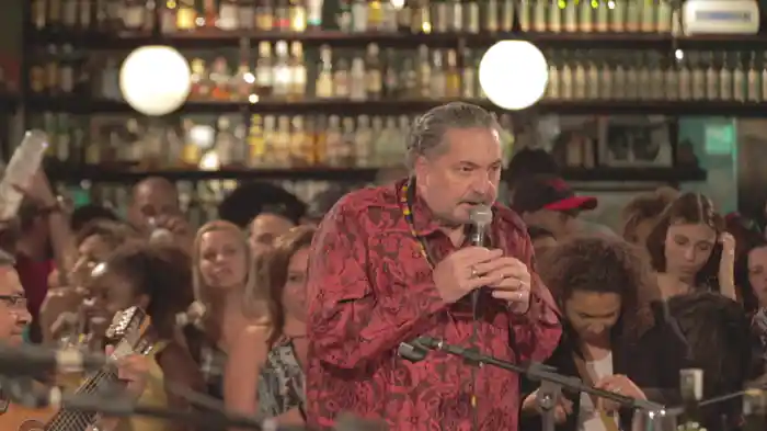 Estranhou O Quê? (Ao Vivo)