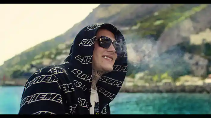 Mami, koukej, jsem frajer!