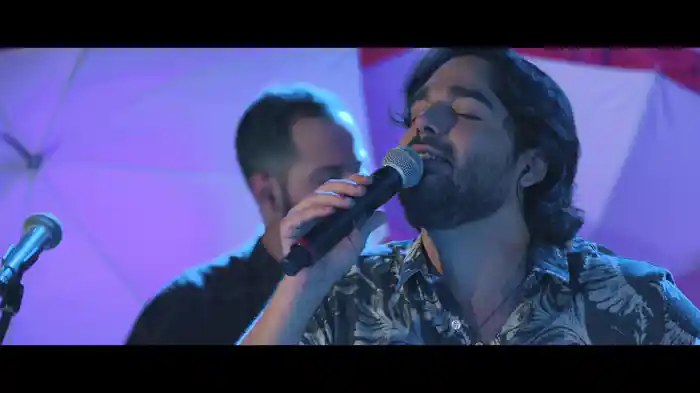 Um Passo A Frente (Ao Vivo / Lyric Video)