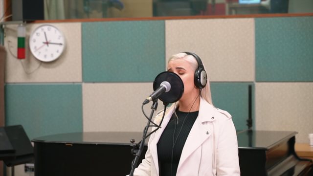 Leave (Get Out) (Live From RTE 2FM Studio 8, 2019)(音楽・ライブ / 2019) - 動画 ...