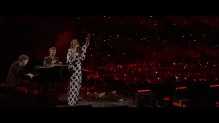 Cuando Nadie Me Ve / Cai (En Directo En El Estadio Vicente Calderón / 2017)
