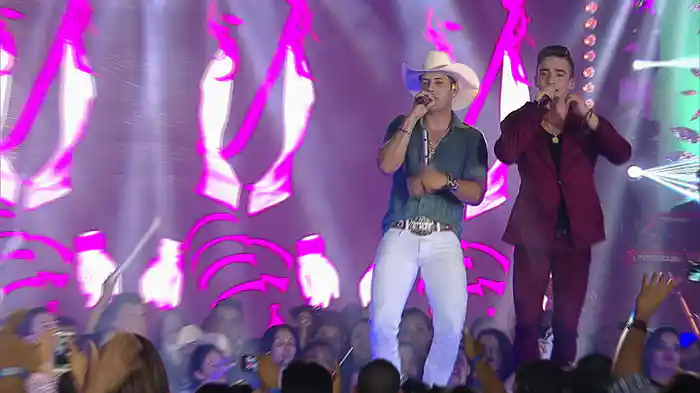 Ela Bebi, Trupica E Não Cai (Ao Vivo)