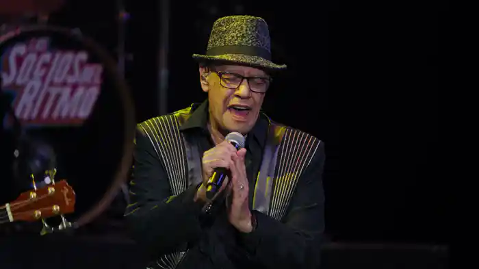 Ando Buscando Un Amor (En Vivo Desde El Auditorio Nacional)