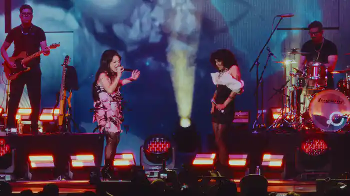 Aún Así Te Vas (En Vivo Desde El Palacio de los Deportes, CDMX)