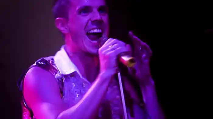 Contact High (Live At The O2, London, UK / 2007)