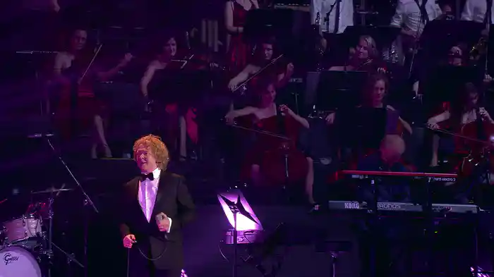 Holding Back the Years (Live at Ziggo Dome, Amsterdam)