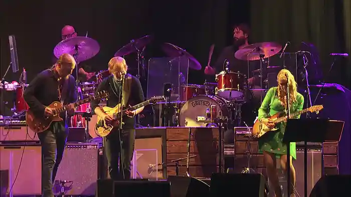 Why Does Love Got To Be So Sad (Live)